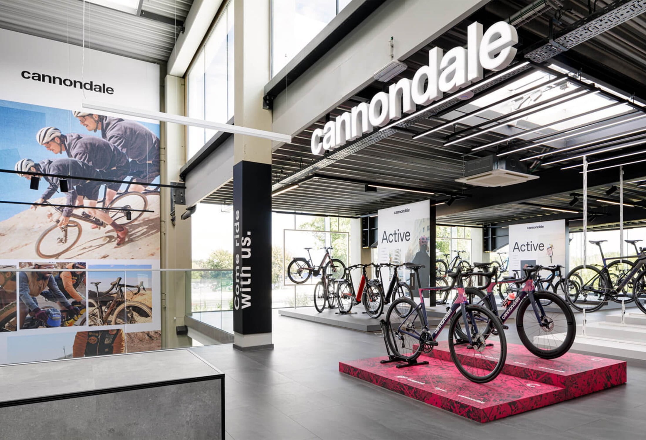 Store design by Cannondale Global Retail Creative Services